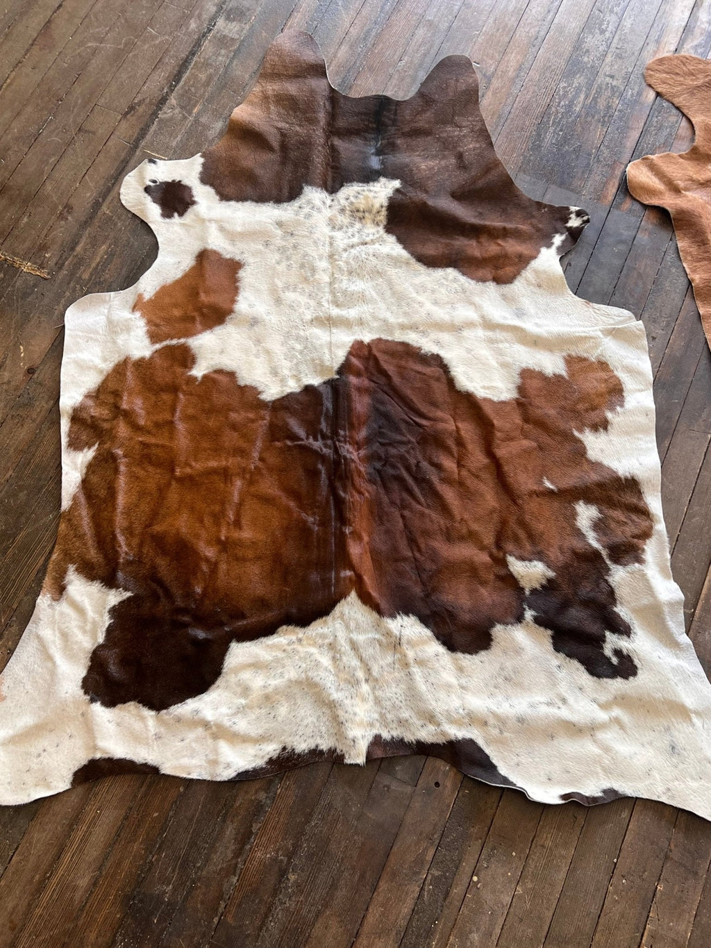 Genuine Brazilian Cowhide Rug — 6.5 ft × 4.5 ft (Photo-Exact Hide, Free Shipping)